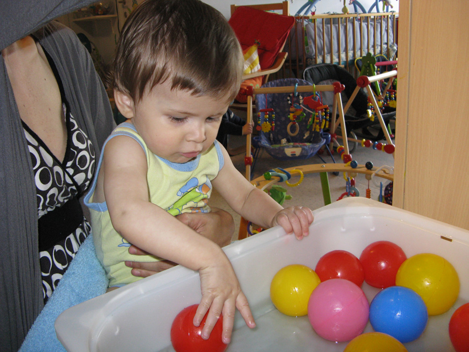 spelen-met-balletjes-en-water